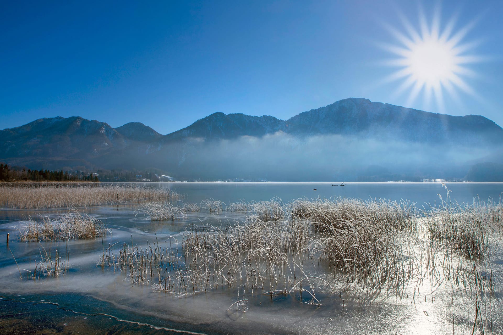 Winterlandschaft am Kochelsee: Am Freitag wird es regional bis zu 24 Grad.