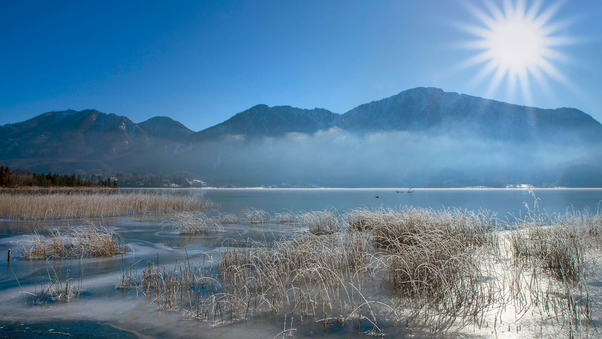 Winterlandschaft am Kochelsee: Am Freitag wird es regional bis zu 24 Grad.