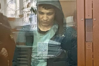 Jakubdschoni Jusufsody, einer der Verdächtigen des Terroranschlags auf die Moskauer Crocus City Hall, wird einem Moskauer Haftrichter vorgeführt.
