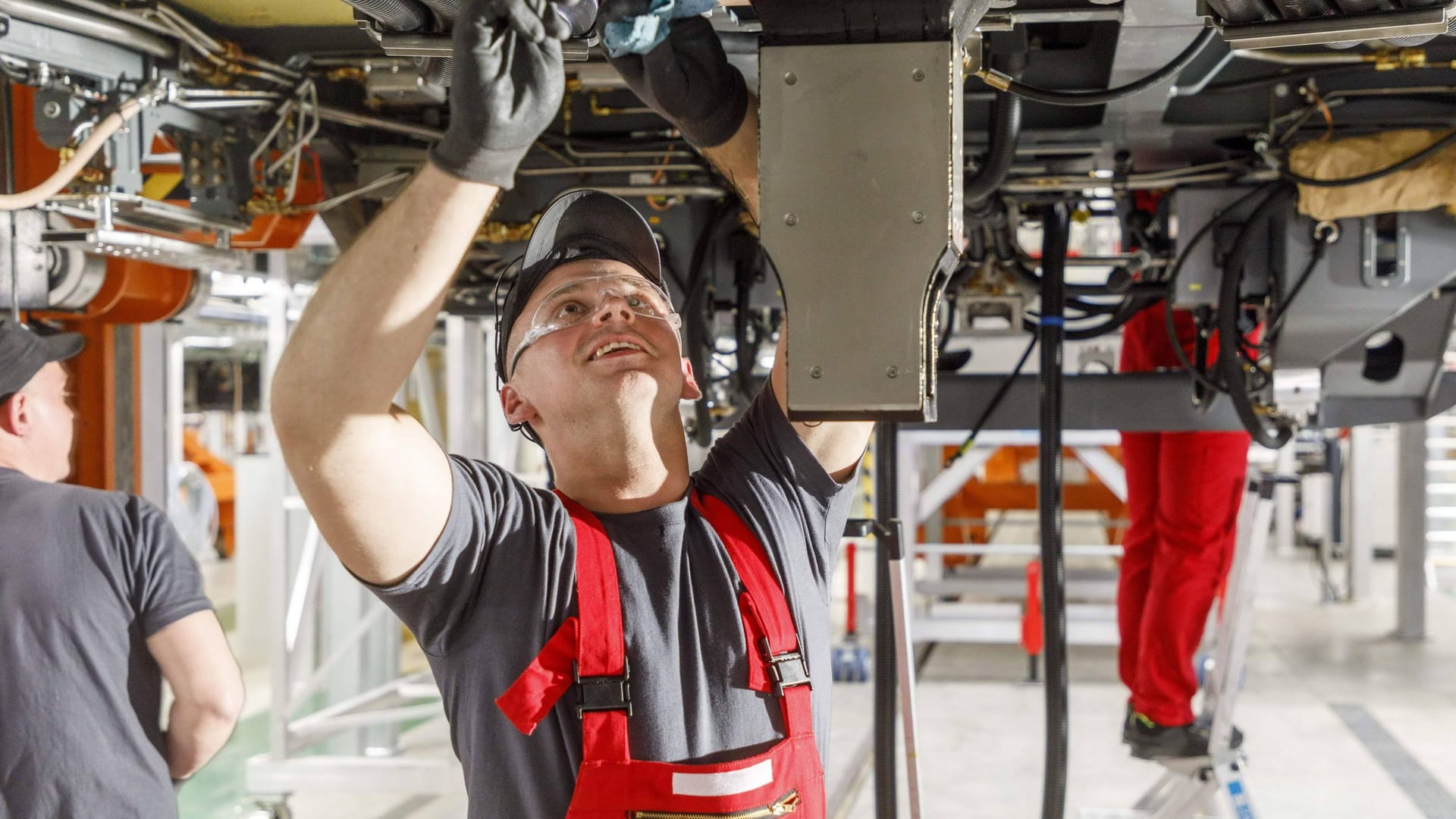 Digitale Produktionshalle des Schienenfahrzeugherstellers Bombardier in Bautzen (Archivfoto): Sachsen steht im Zuge der wirtschaftlichen Transformation vor großen Herausforderungen die nächsten Jahre.