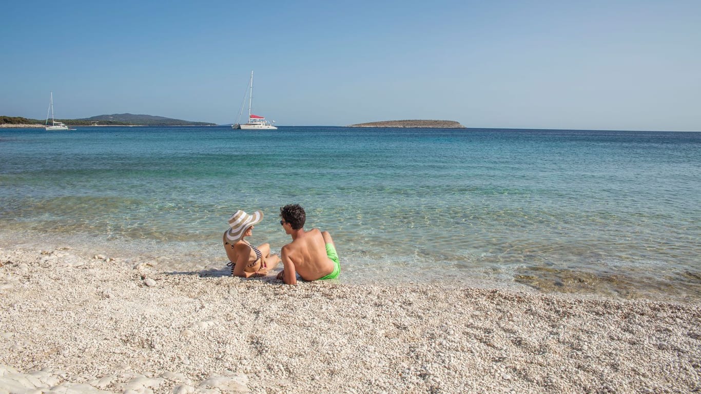 Lošinj bietet eine perfekte Mischung aus Abenteuer und Entspannung inmitten einer atemberaubenden Kulisse.