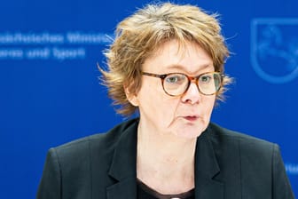 Niedersachsens Innenministerin Daniela Behrens (SPD): Die Idee, Gästefans bei Derbys nicht ins Stadion zu lassen, kommt nicht gut an.