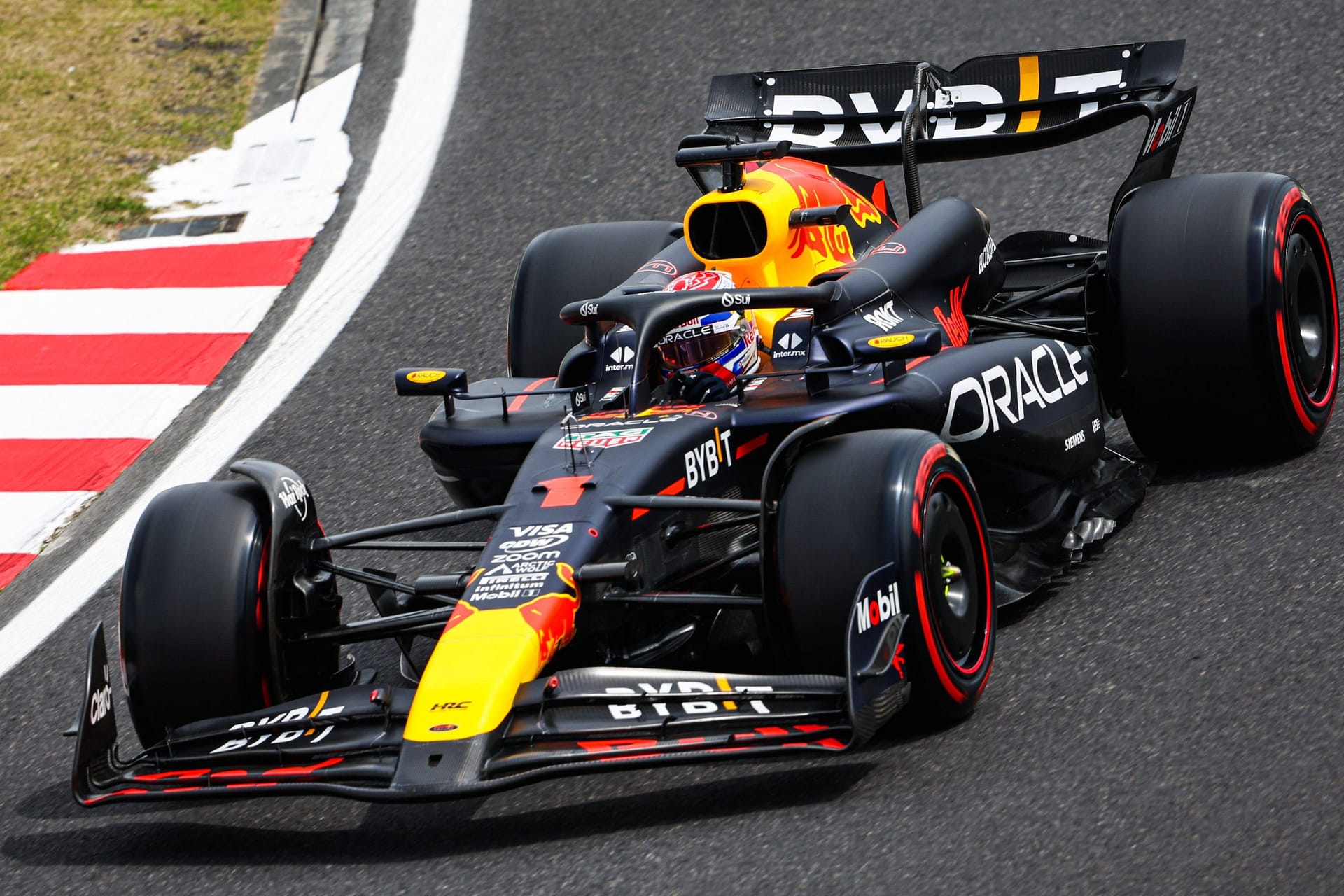 Vorneweg: Max Verstappen auf der Strecke in Suzuka.