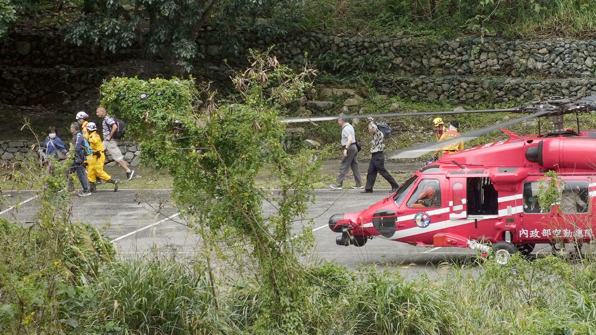 Nach schwerem Erdbeben vor Taiwan Nach schwerem Erdbeben vor Taiwan