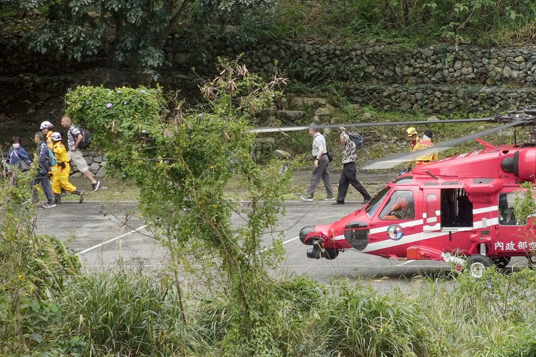 Nach schwerem Erdbeben vor Taiwan