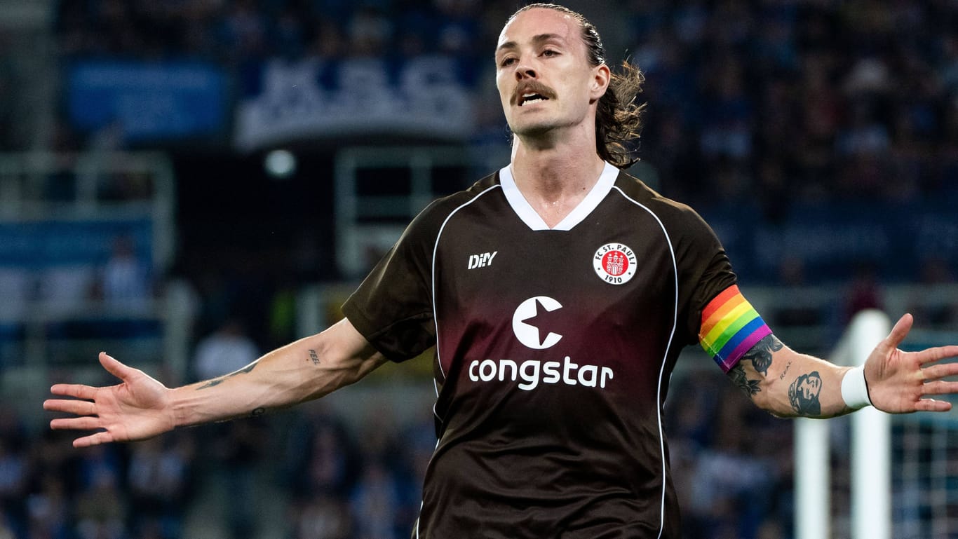 Jackson Irvine: Der Kapitän des FC St. Pauli musste eine bittere Niederlage hinnehmen.