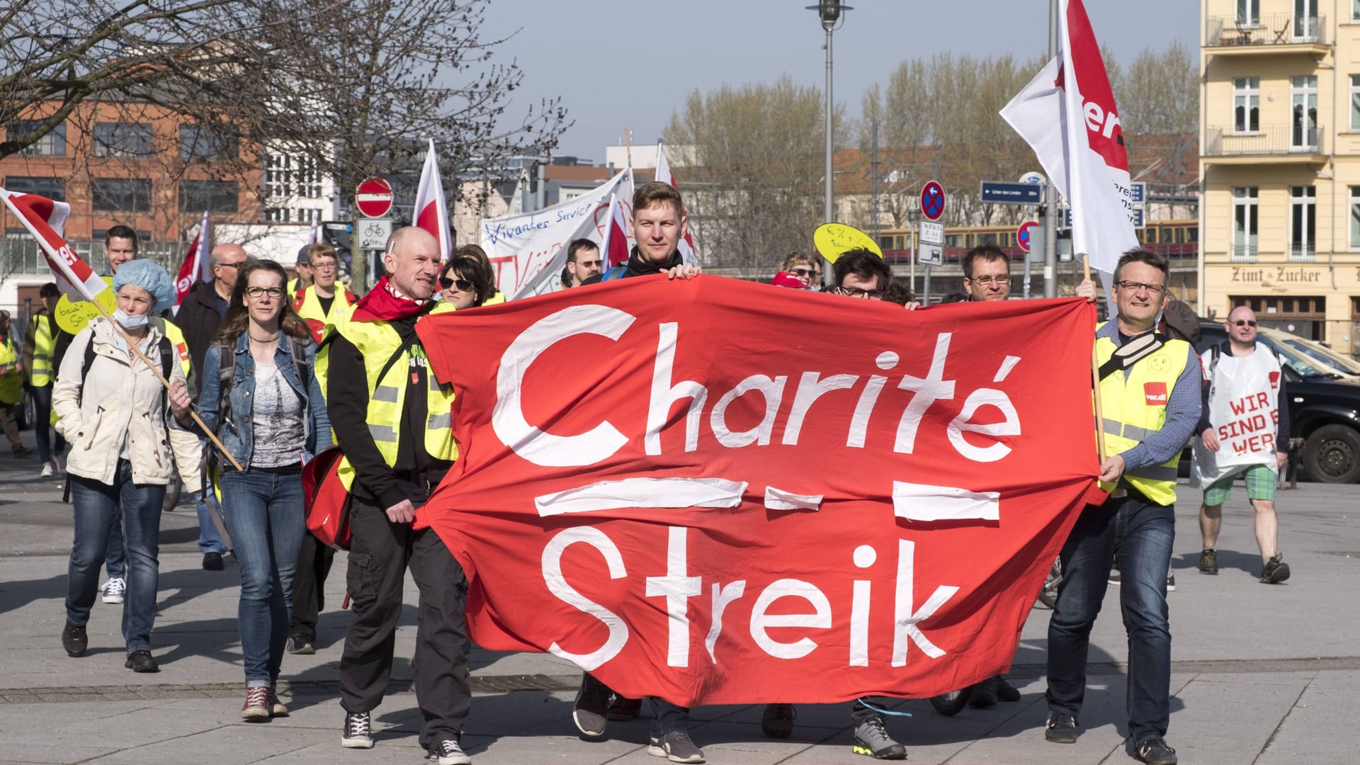 Ausstand von Charité-Mitarbeitenden (Archivbild): Der Marburger Bund hat die Ärzte erneut zum Niederlegen der Arbeit aufgerufen.