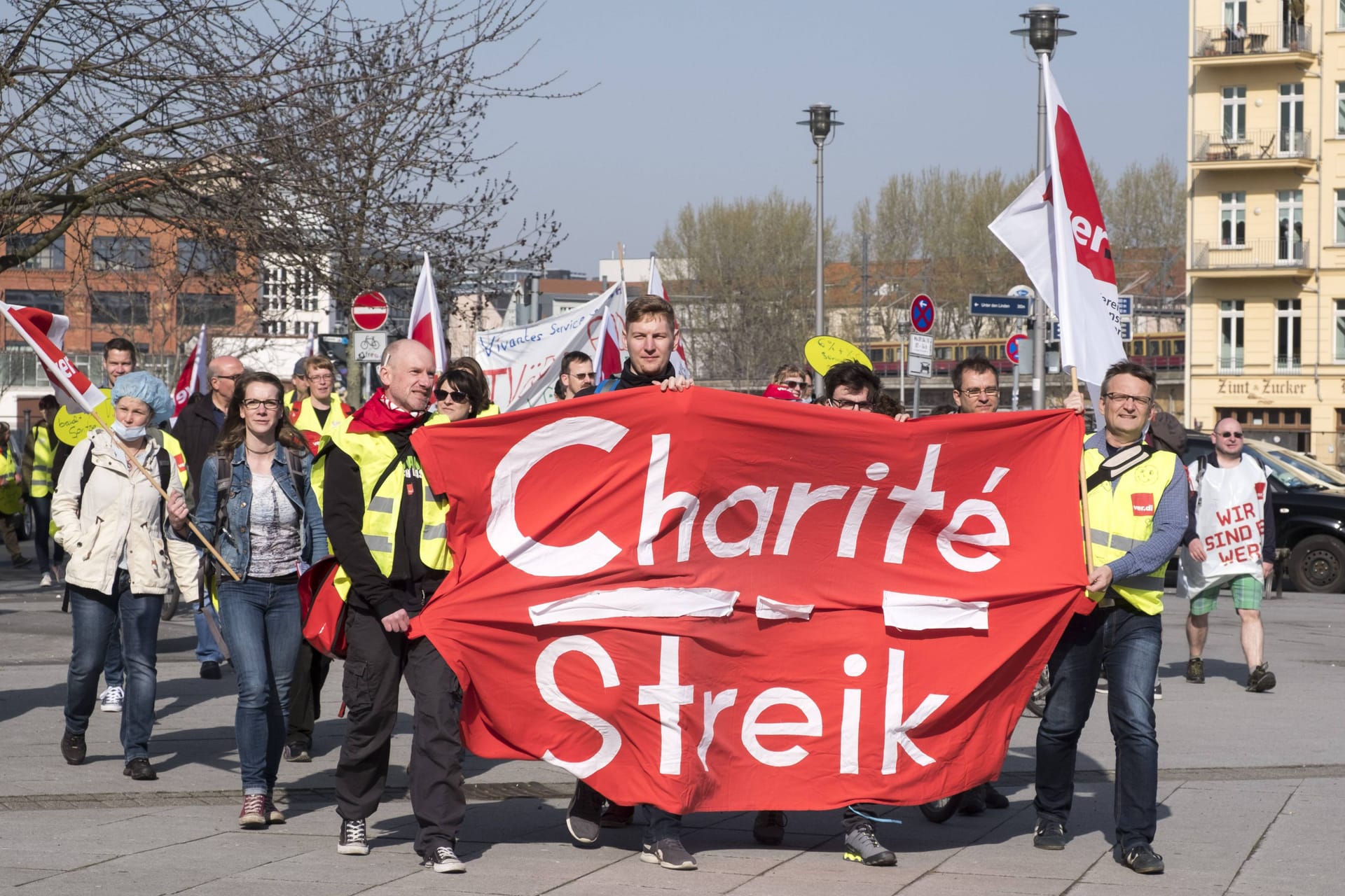 Ausstand von Charité-Mitarbeitenden (Archivbild): Der Marburger Bund hat die Ärzte erneut zum Niederlegen der Arbeit aufgerufen.