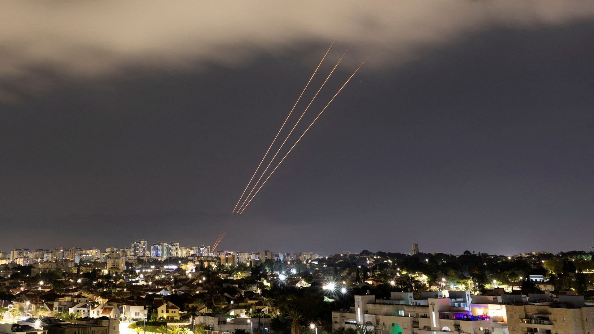 ISRAEL-PALESTINIANS/IRAN-AIRLINES