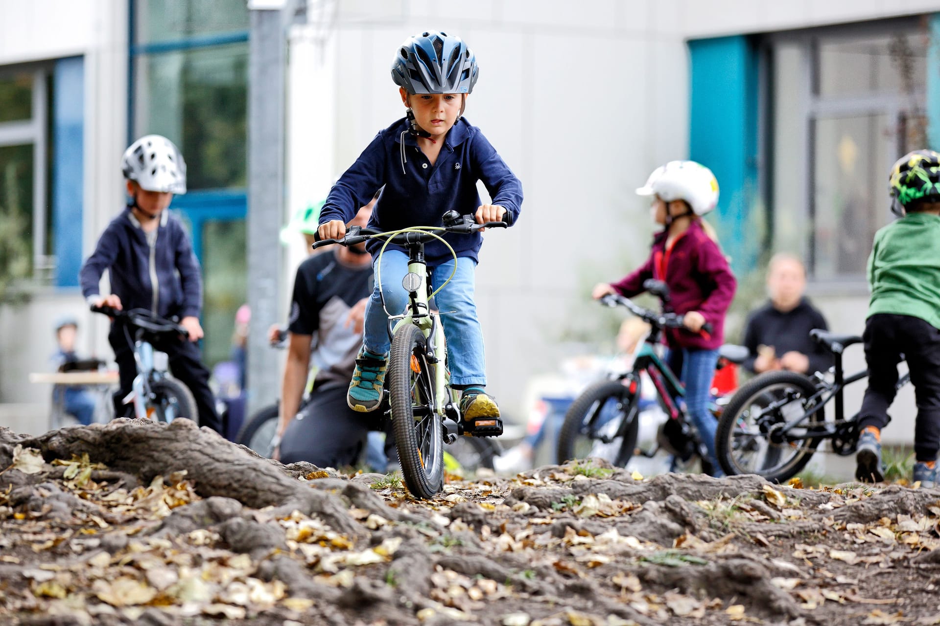 Im Härtetest: Der ADAC hat 16 Kinderfahrräder unter die Lupe genommen.