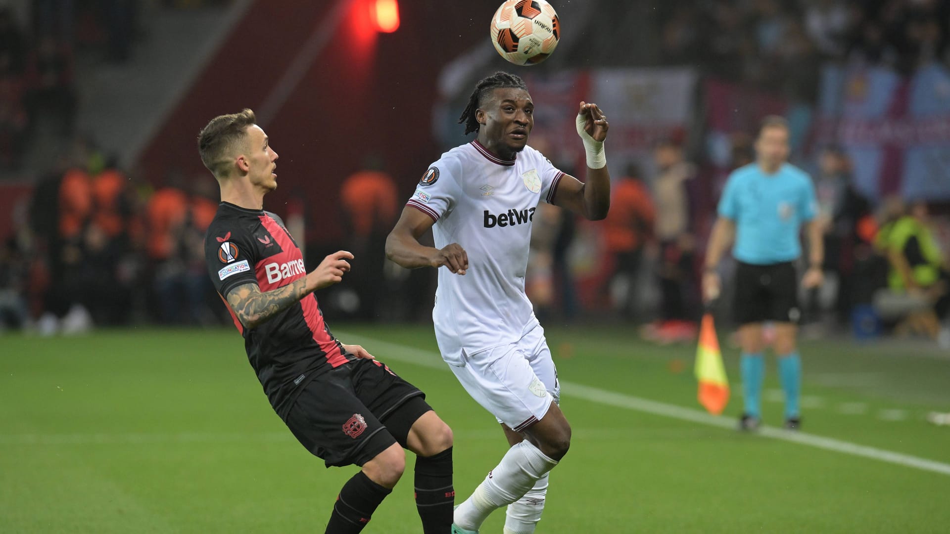 Wenn Alejandro Grimaldo (l.) und Bayer Leverkusen Mohammed Kudus und West Ham United rauswerfen, stehen die deutschen Chancen umso besser.