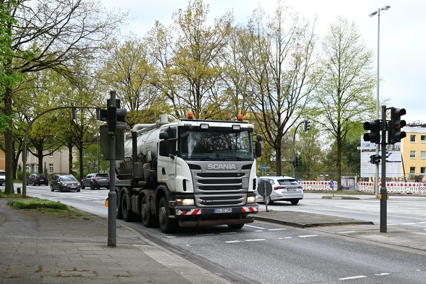 Rund 25.000 Fahrzeuge sind tagtäglich auf der Bremer Straße unterwegs: Bis 2027 wird die Straße umfangreich saniert.