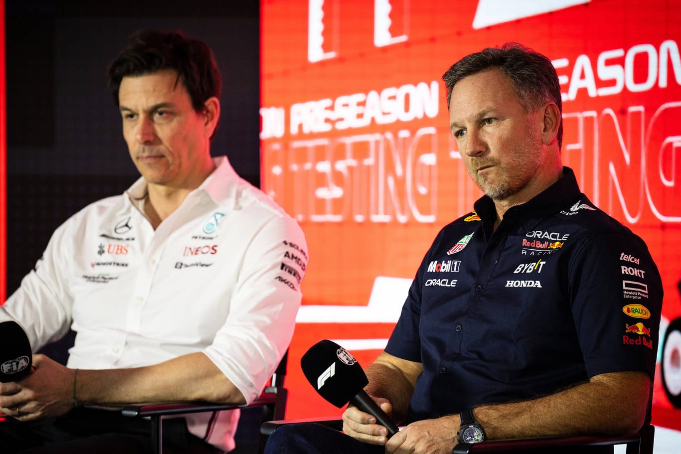 Toto Wolff (links) und Christian Horner: Der Mercedes-Boss versucht Max Verstappen von Red Bull abzuwerben.