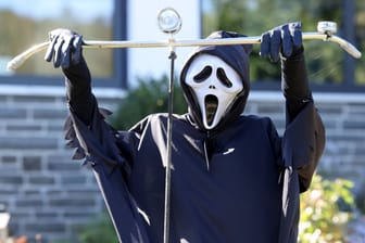 "Scream"-Kostüm (Archivbild): Auch an Halloween tragen viele Menschen die Maske und verbreiten Angst und Schrecken.