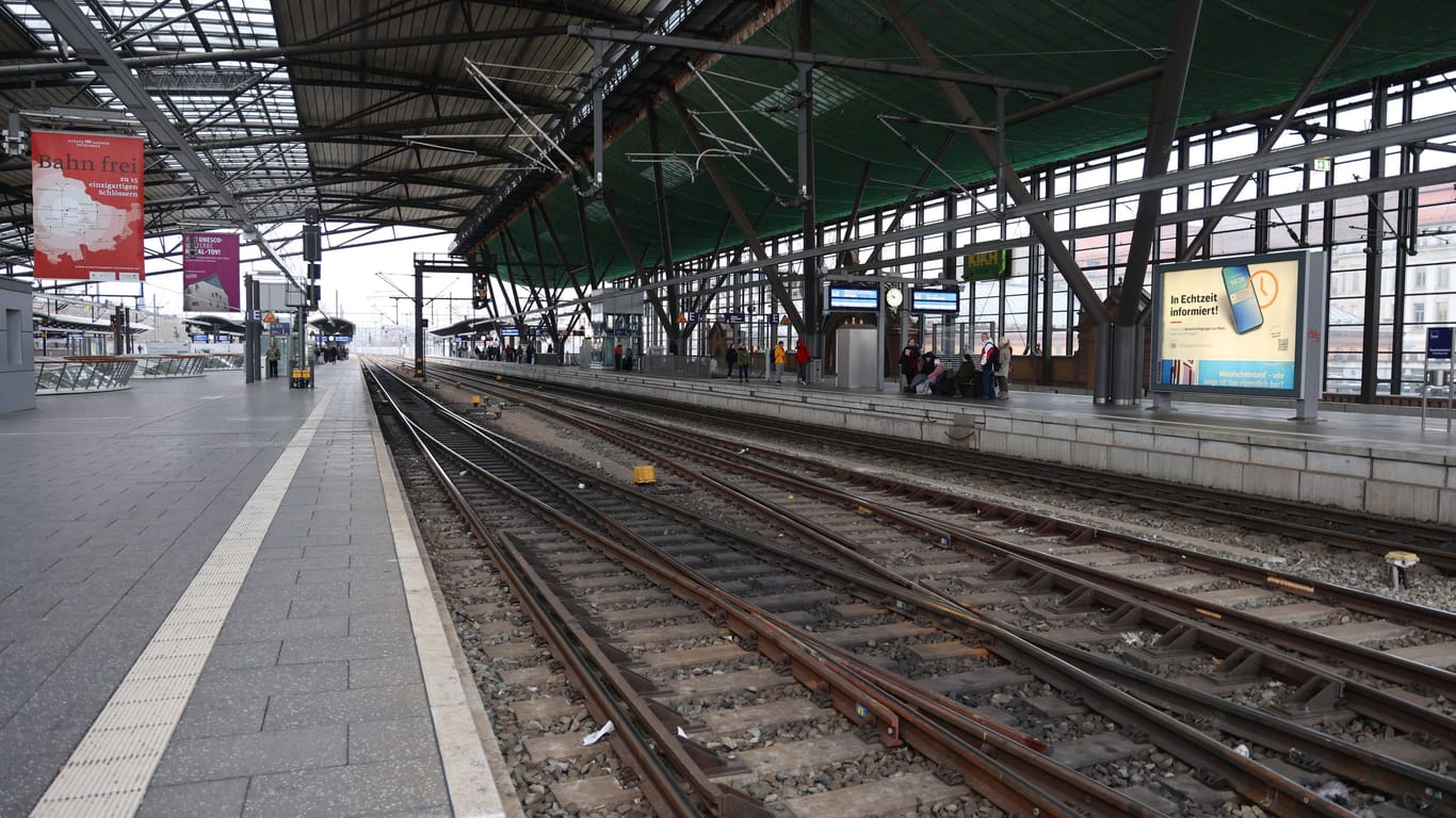 Hauptbahnhof Erfurt (Archivbild): Die Ermittlungen zum Tod des Mannes laufen.