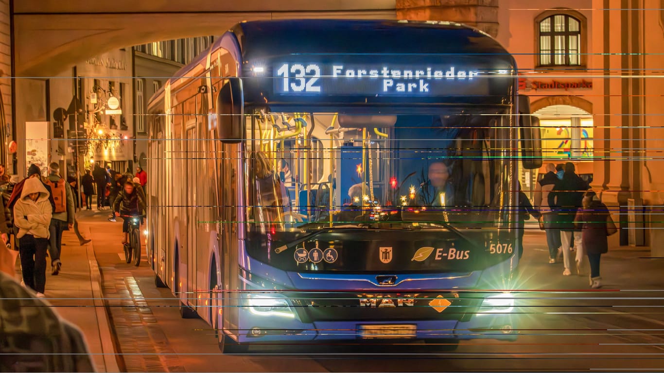 Ein Bus der Linie 132 Richtung Forstenrieder Park (Archivbild): Die Baustelle hat nicht nur auf Autofahrer Auswirkungen.