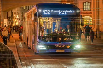 Ein Bus der Linie 132 Richtung Forstenrieder Park (Archivbild): Die Baustelle hat nicht nur auf Autofahrer Auswirkungen.