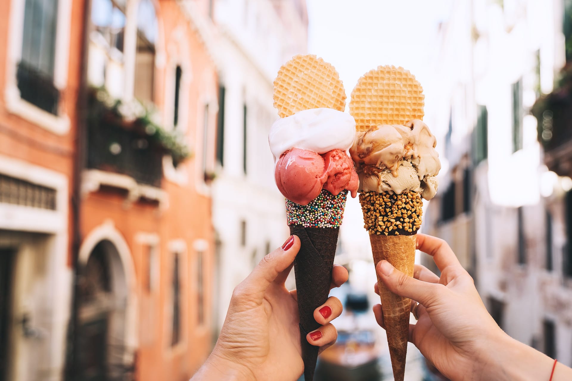 Eiskugeln in Eiswaffeln (Symbolbild): Ab Donnerstag findet in Berlin die Gelato Week statt.