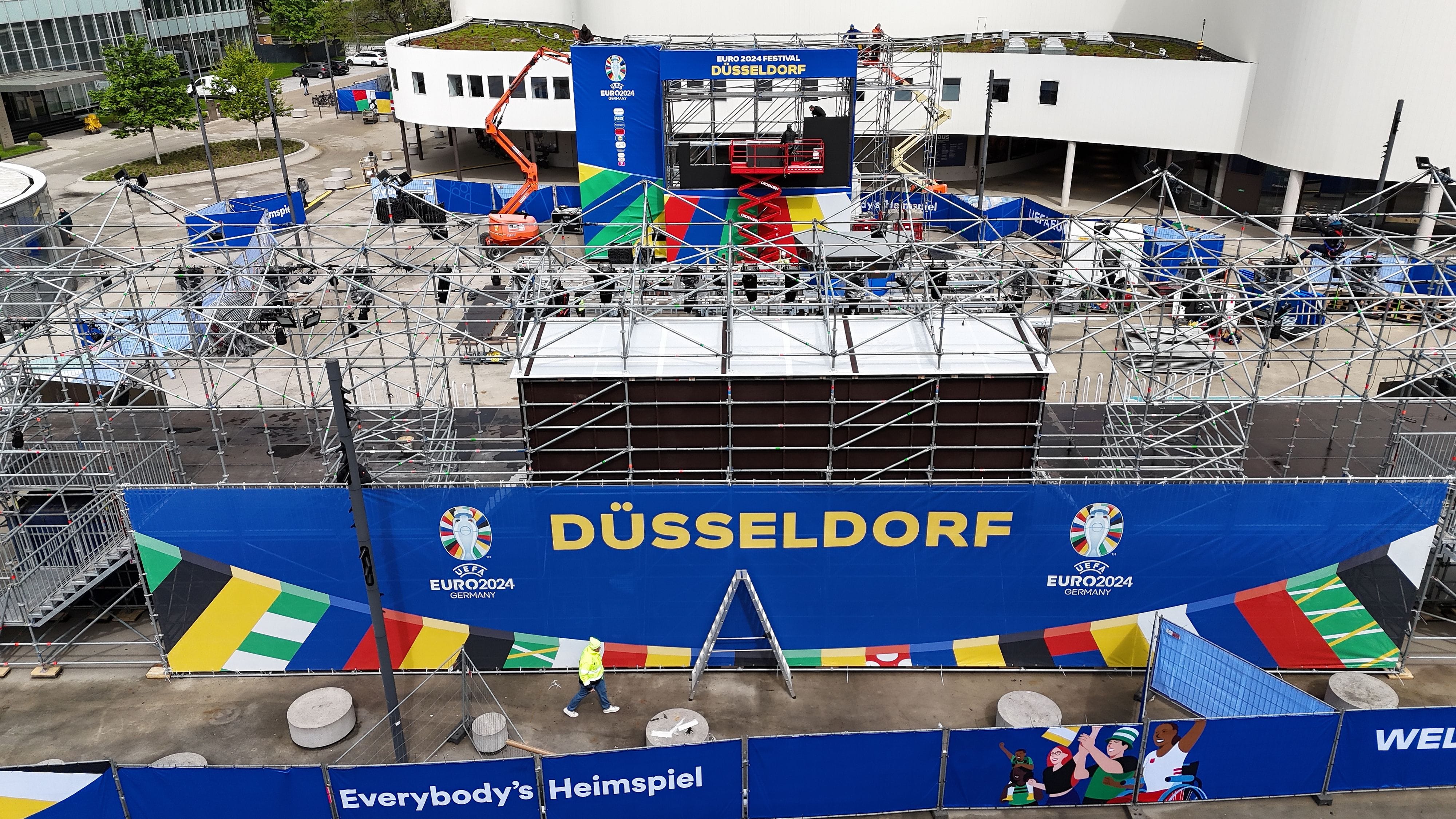 Fußball-EM 2024 in Deutschland: Erste Fanzone wird in Düsseldorf fertig
