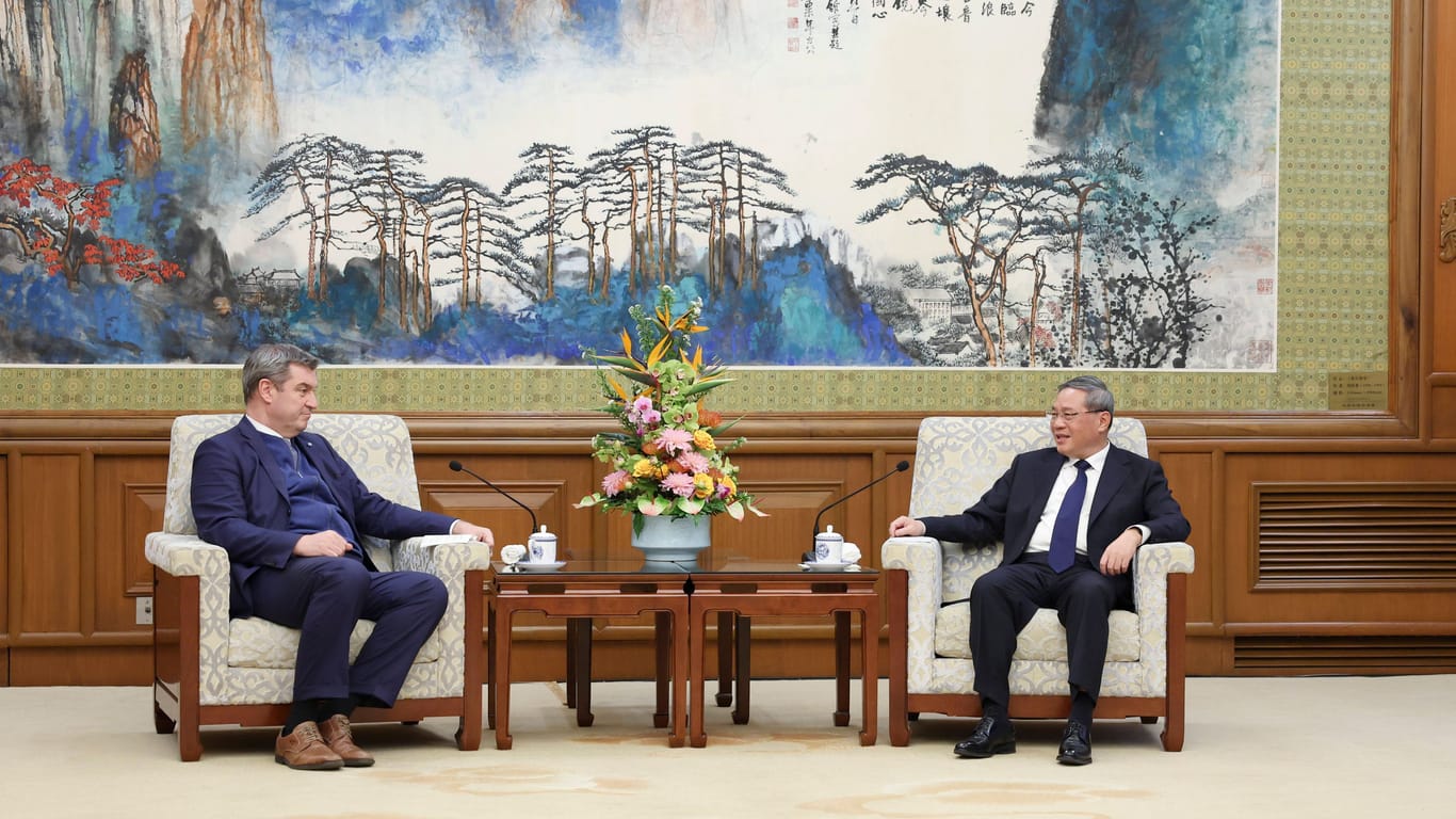 Söder (l.) im März mit Chinas Premier Li Qiang in Peking.