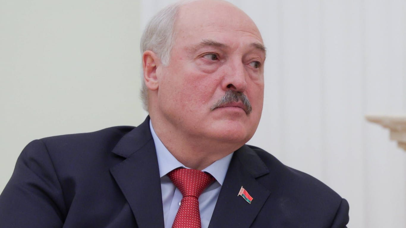 Alexander Lukaschenko (Archivbild): Der Präsident von Belarus hat einige Spitzenmitarbeiter von ihren Posten entfernt.