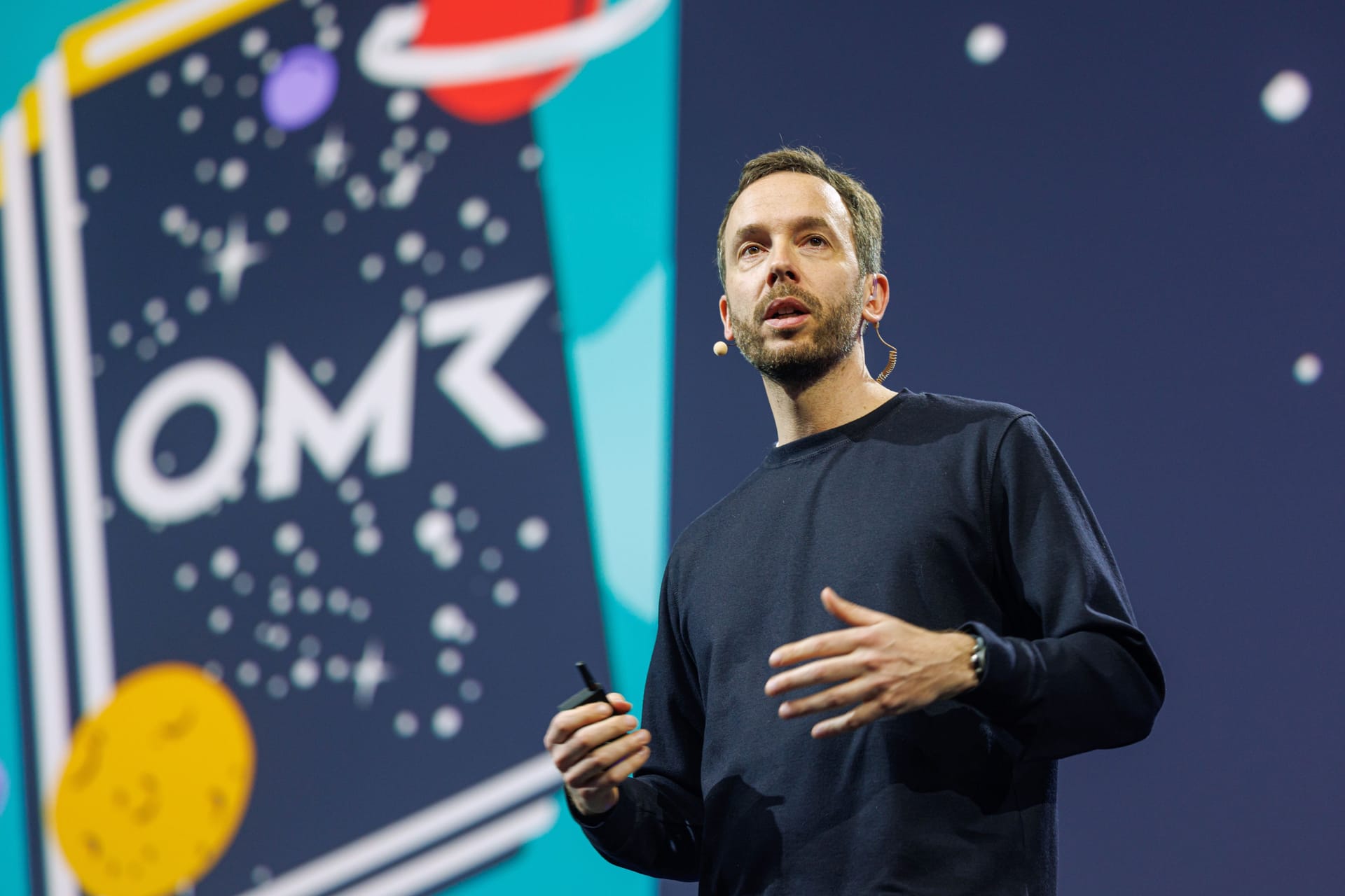 OMR-Gründer Philipp Westermeyer spricht bei der Eröffnung des Festivals 2023 in den Messehallen (Archivbild).