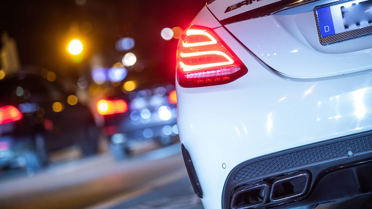 Autoposer-Treffen eskaliert – Großeinsatz der Polizei