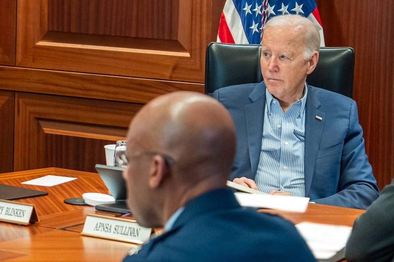 Eskalation vermeiden: US-Präsident Joe Biden mit seinen Sicherheitsberatern im "Situation Room" des Weißen Hauses.