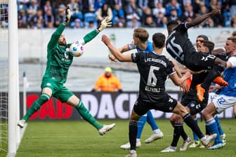 Chancenlos: Hansa-Torwart Markus Kolke im Spiel gegen Magdeburg.