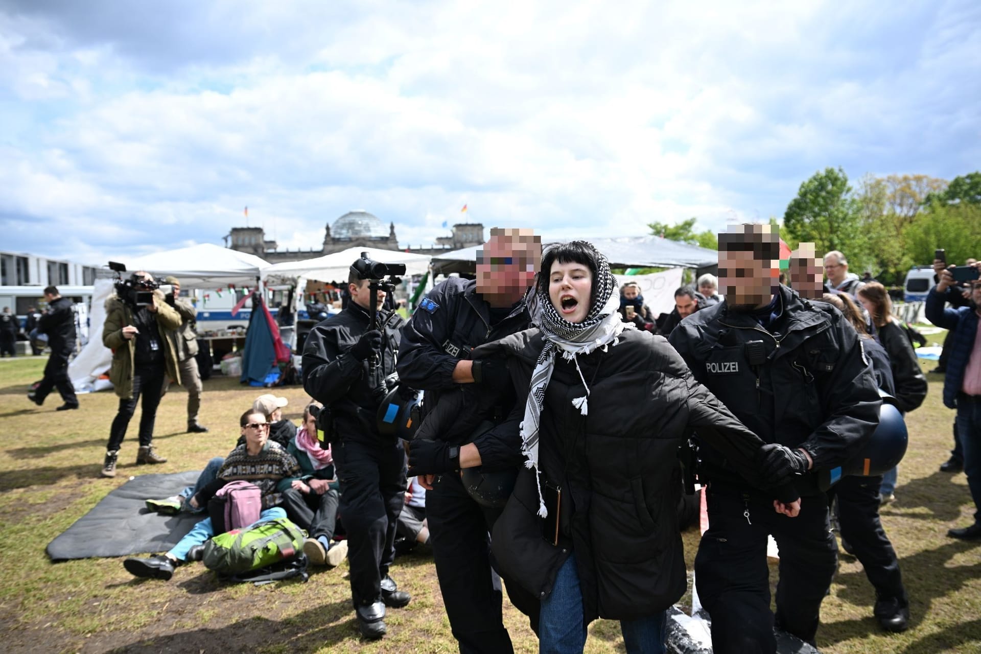 Räumung des pro-palästinensischen Protestcamps vor dem Reichstag