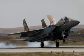 Ein israelischer Kampfjet hebt ab: Die Sorge vor einem Vergeltungsschlag war in den letzten Tagen gewachsen.
