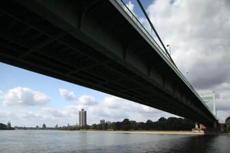 Die Mülheimer Brücke (Archivbild): Die wichtige Querung über den Rhein wird zurzeit saniert.