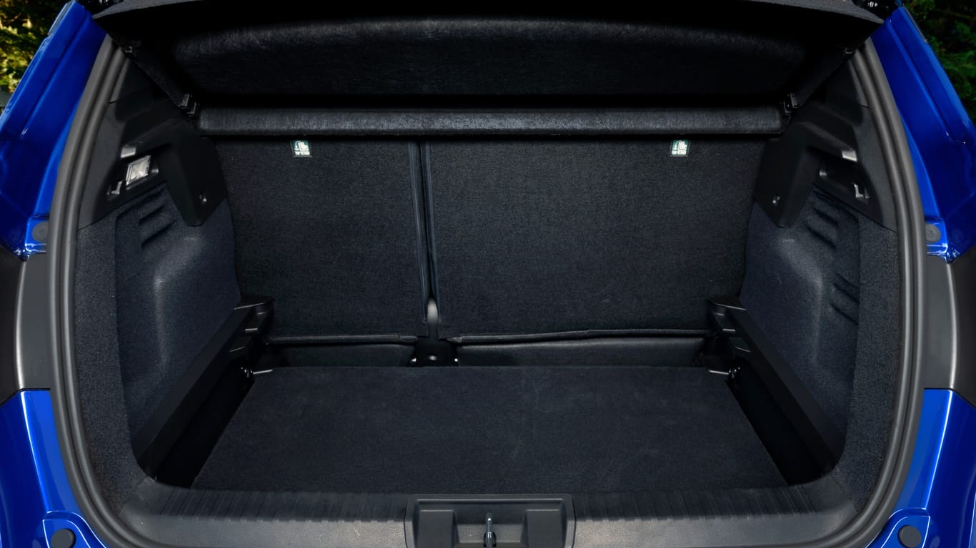 Wie gehabt: Die Rücksitzbank bleibt um bis zu 16 Zentimeter verschiebbar, was dem Kofferraum zugutekommt.