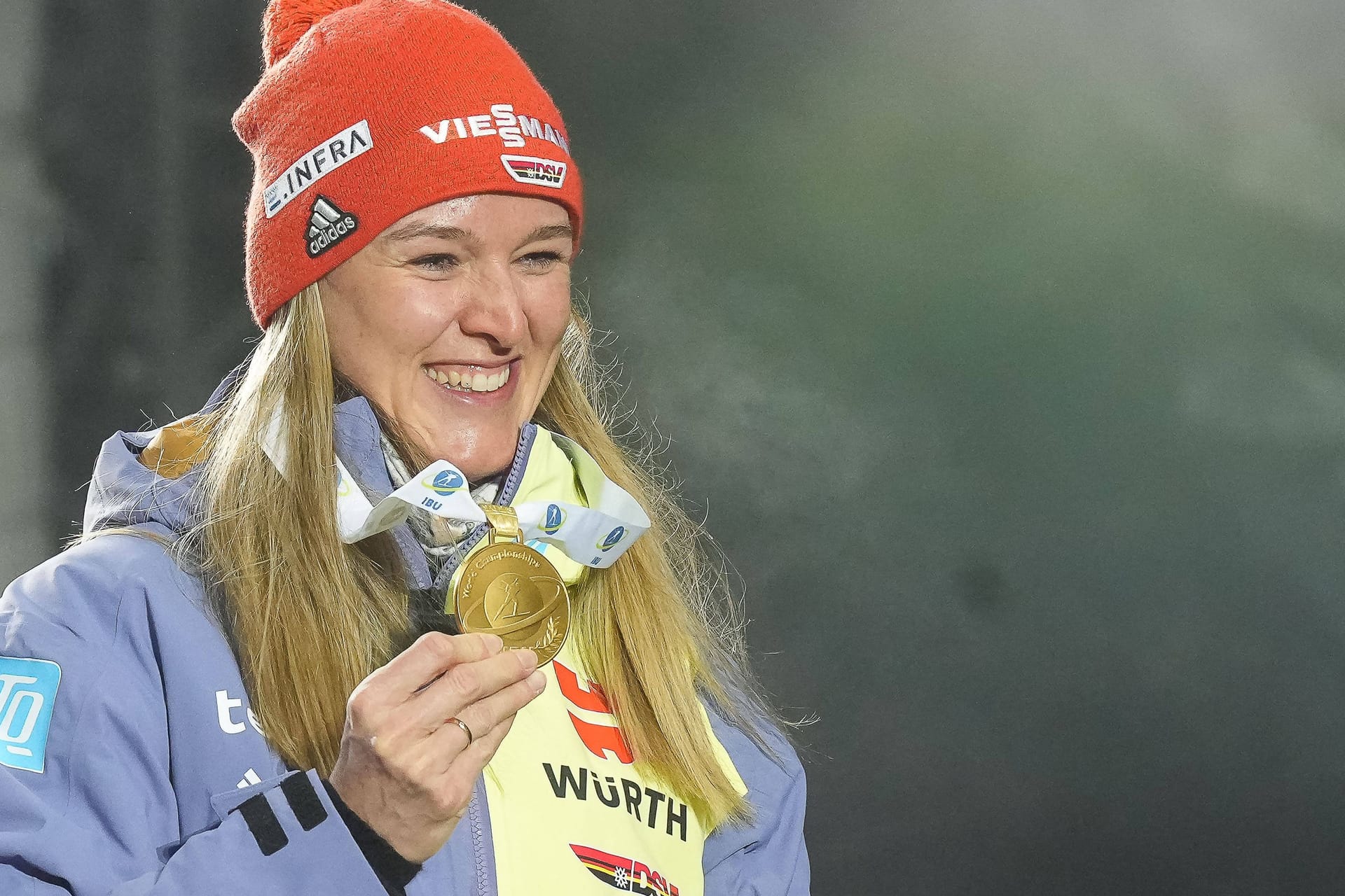 Denise Herrmann-Wick strahlt: Auch privat hat die Ex-Biathletin ihr Glück gefunden.