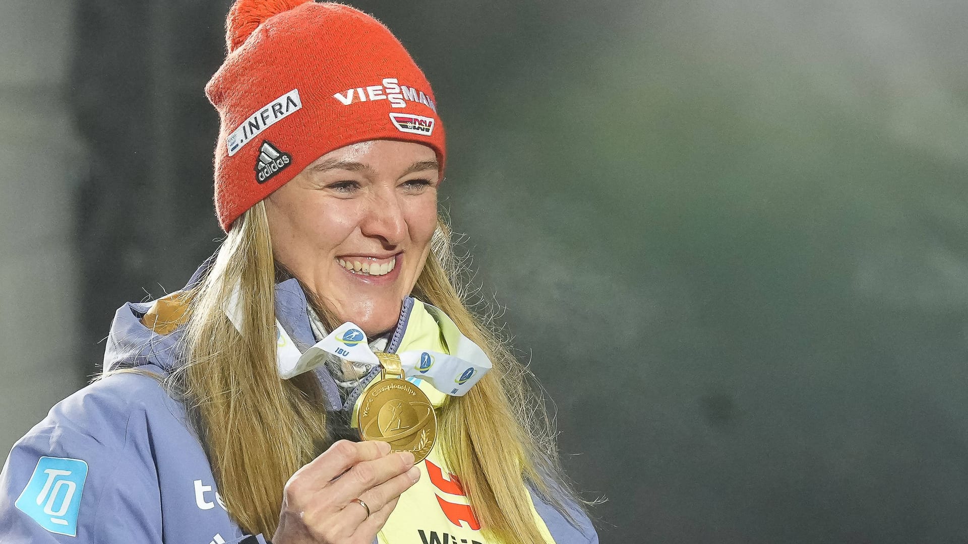 Denise Herrmann-Wick strahlt: Auch privat hat die Ex-Biathletin ihr Glück gefunden.