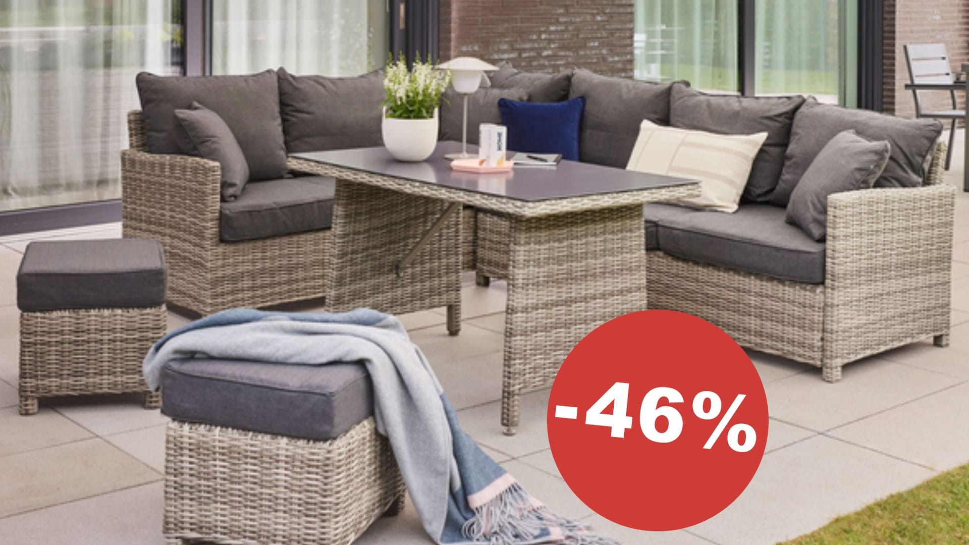 Im Onlineshop von Aldi bekommen Sie gerade eine schicke Rattan-Lounge von Home Deluxe so günstig wie nie zuvor.