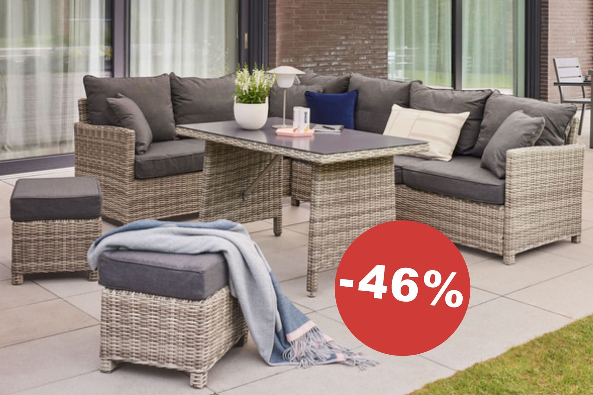 Im Onlineshop von Aldi bekommen Sie gerade eine schicke Rattan-Lounge von Home Deluxe so günstig wie nie zuvor.