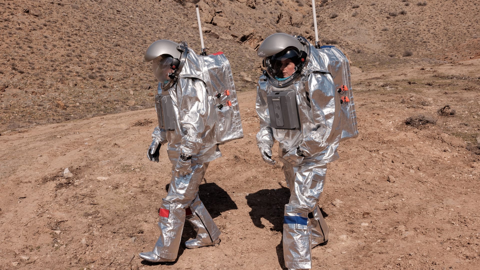 Zwei Analog-Astronauten in ÖWF-Raumanzug-Prototypen (Archivbild): Sechs sogenannte Analog-Astronauten nahmen an einer knapp vierwöchigen Simulation teil.