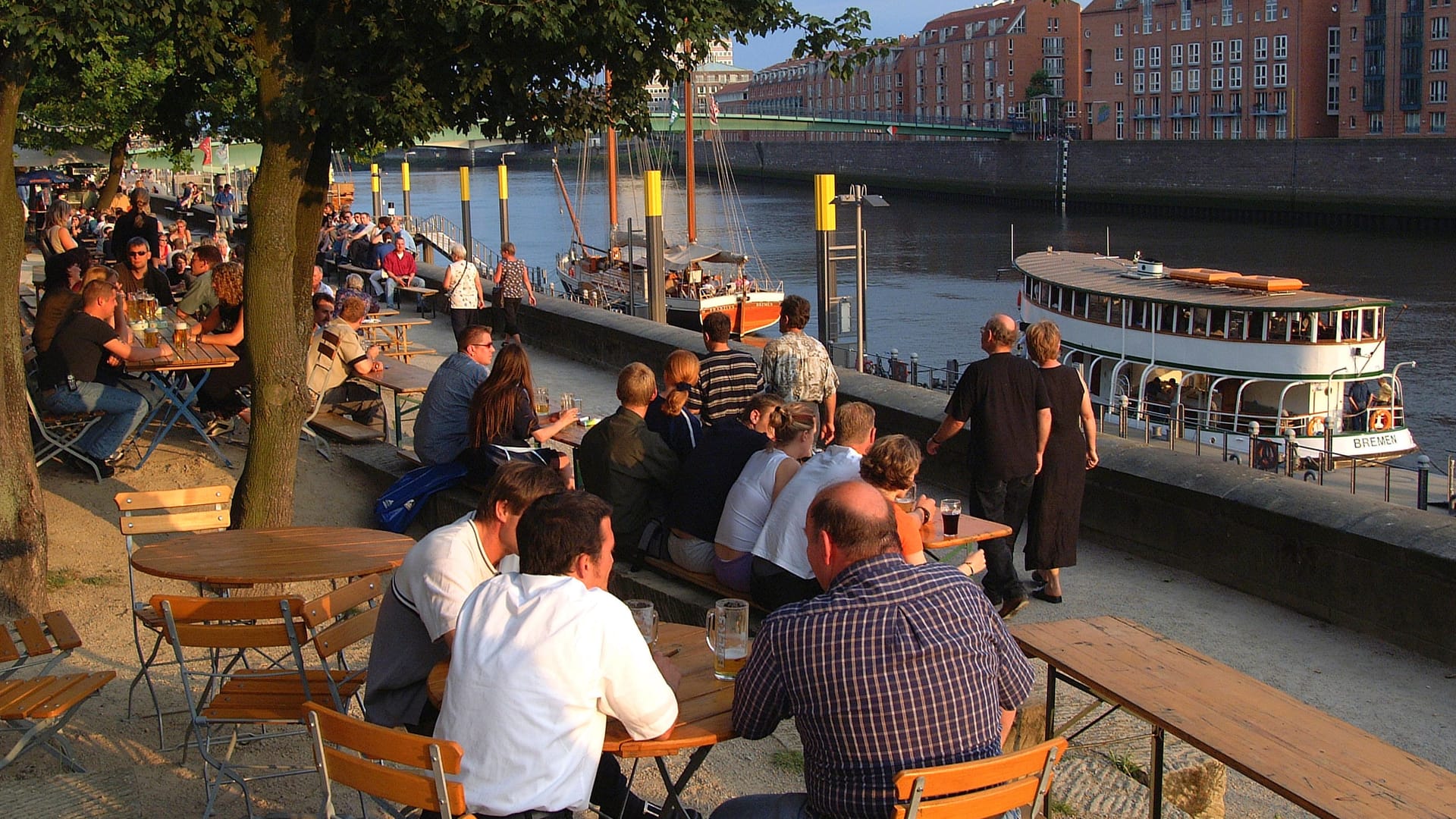 Schlachte in Bremen (Archivbild): Hier lässt es sich besonders schön trinken.