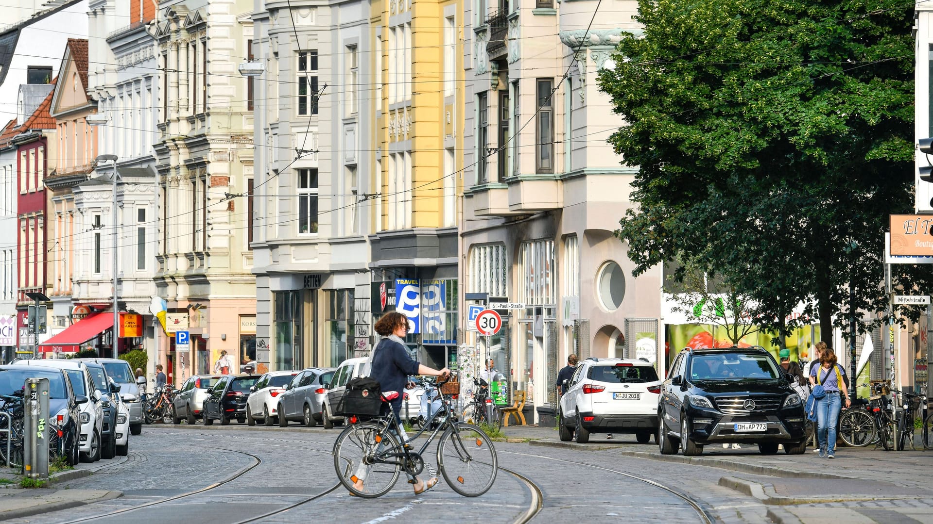Das Bremer Viertel (Archivfoto): Um sich hier ein Haus leisten zu können, reicht das Durchschnittseinkommen vieler nicht aus, zeigt die Analyse. Das Bremer Viertel (Archivfoto): Um sich hier ein Haus leisten zu können, reicht das Durchschnittseinkommen vieler nicht aus, zeigt die Analyse.