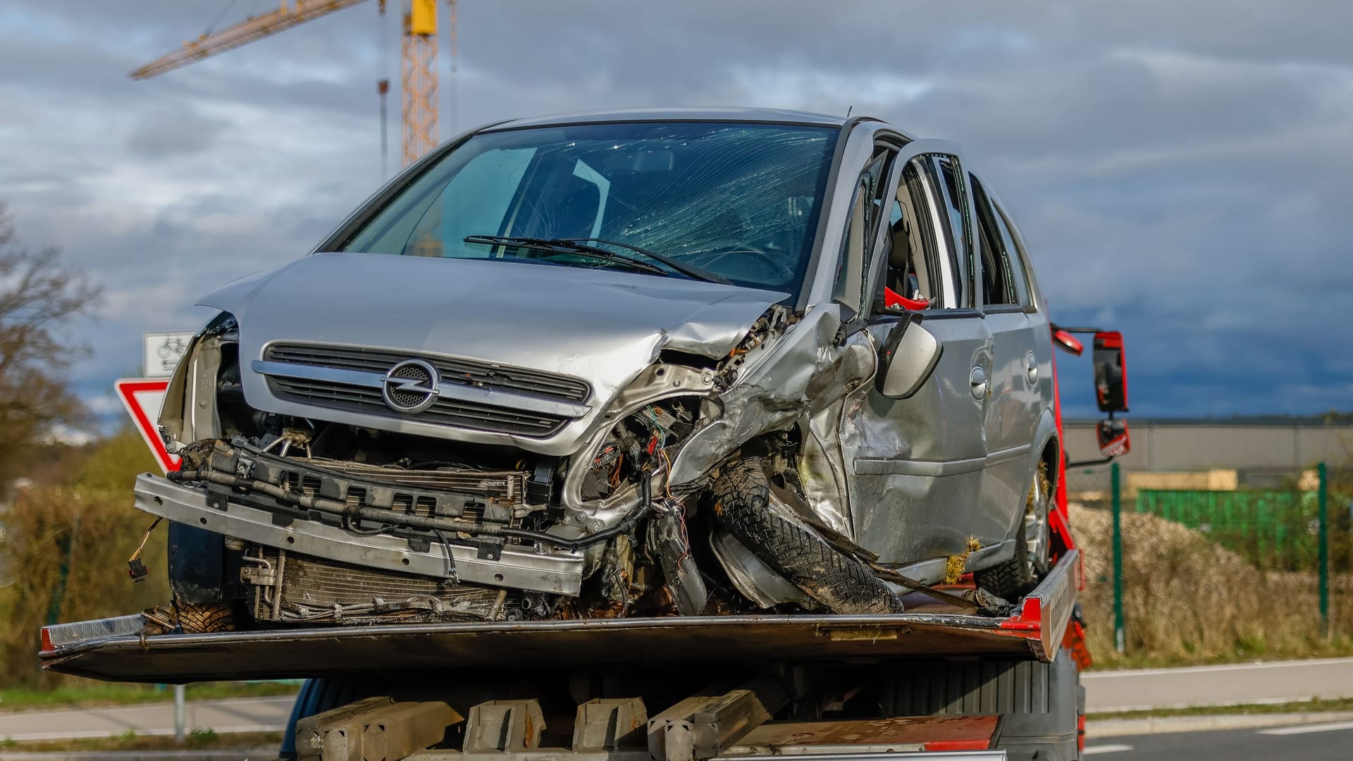 Unfallwagen im Landkreis Fürth: Die Feuerwehr musste sich um viele Verletzte kümmern.