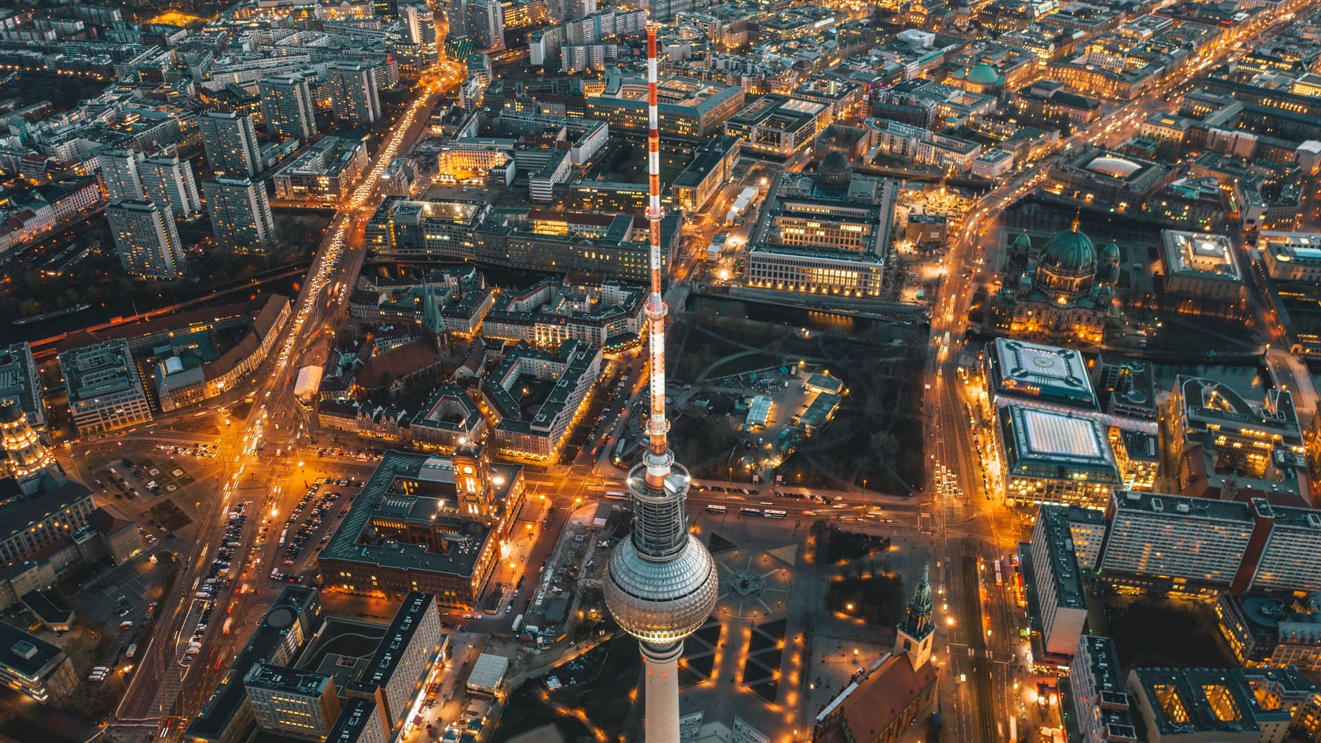 Berlin (Archivbild): Die Statistik verzeichnet den mit Abstand stärksten Armutsrückgang aller Bundesländer.