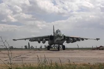 Russisches Militärflugzeug (Archivbild): In der Nähe der ukrainischen Grenze hat Russland offenbar einen neuen Flugplatz gebaut.