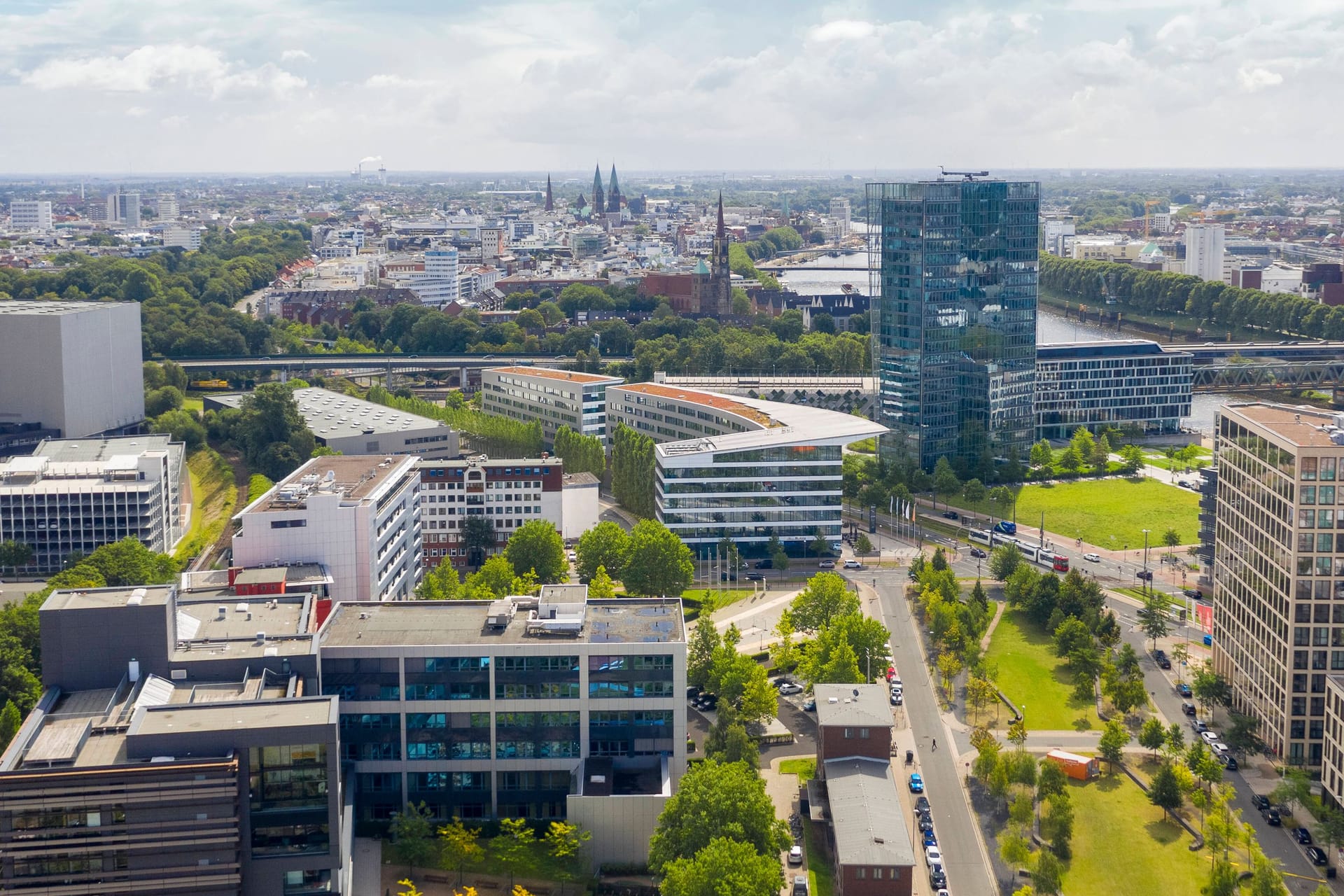 Bremen (Archivbild): Viele Menschen haben ein Problem mit zu teuren Wohnungen.