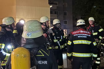 Die Münchner Feuerwehr war am Samstagabend bei einem Hochhausbrand im Einsatz.