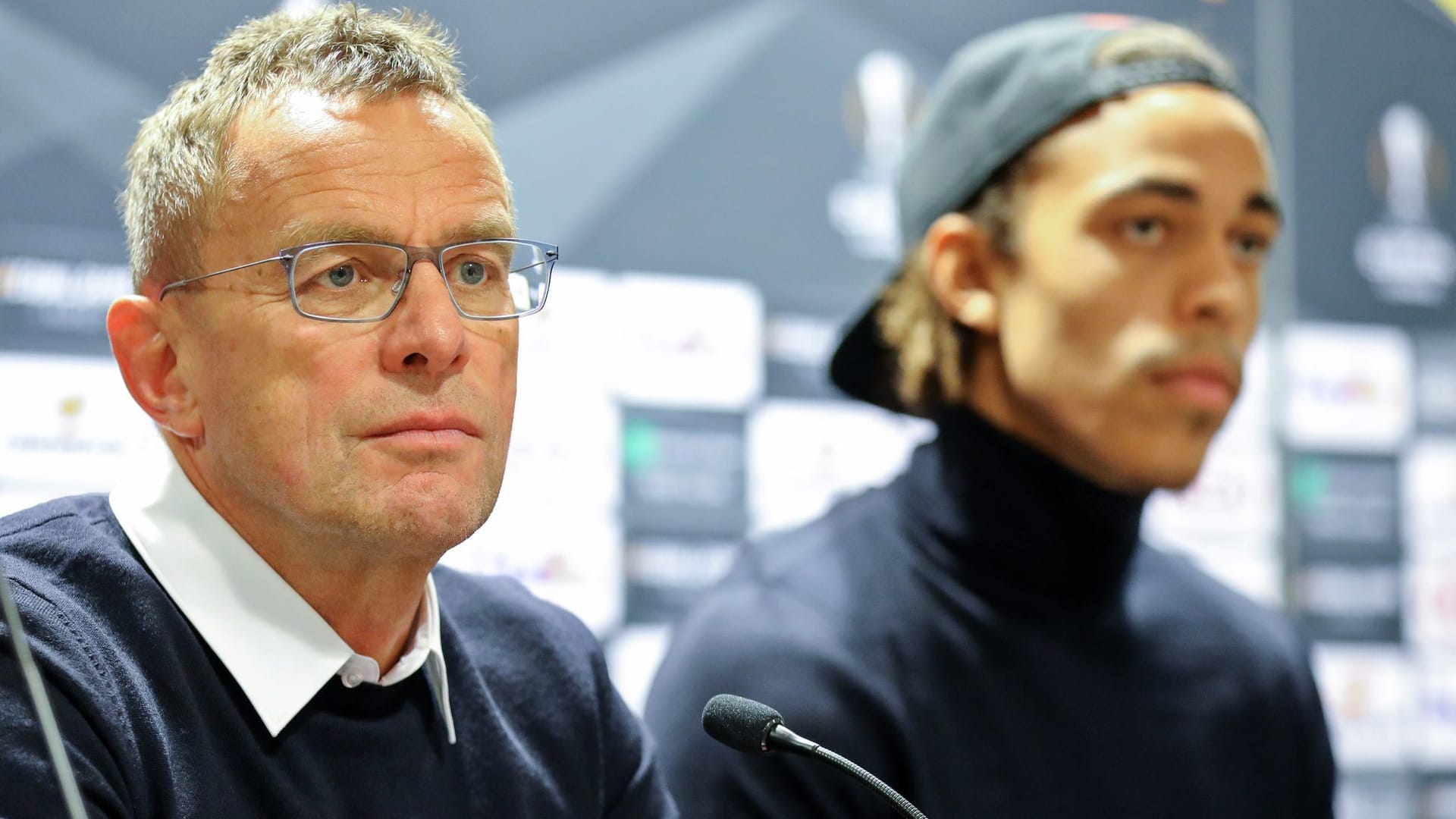 Ralf Rangnick mit Yussuf Poulsen Ralf Rangnick mit Yussuf Poulsen