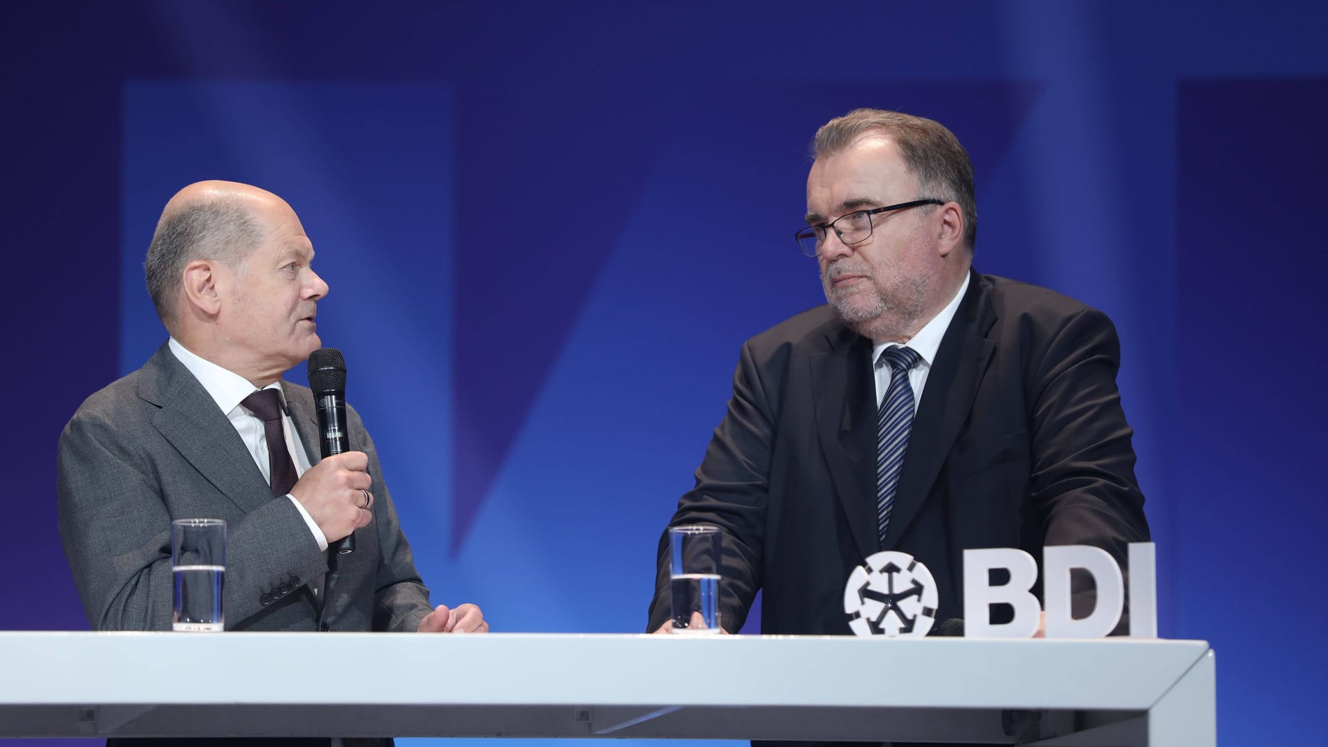 Offenbar nicht immer einer Meinung: Olaf Scholz (l.) und BDI-Chef Siegfried Russwurm (Archivbild).