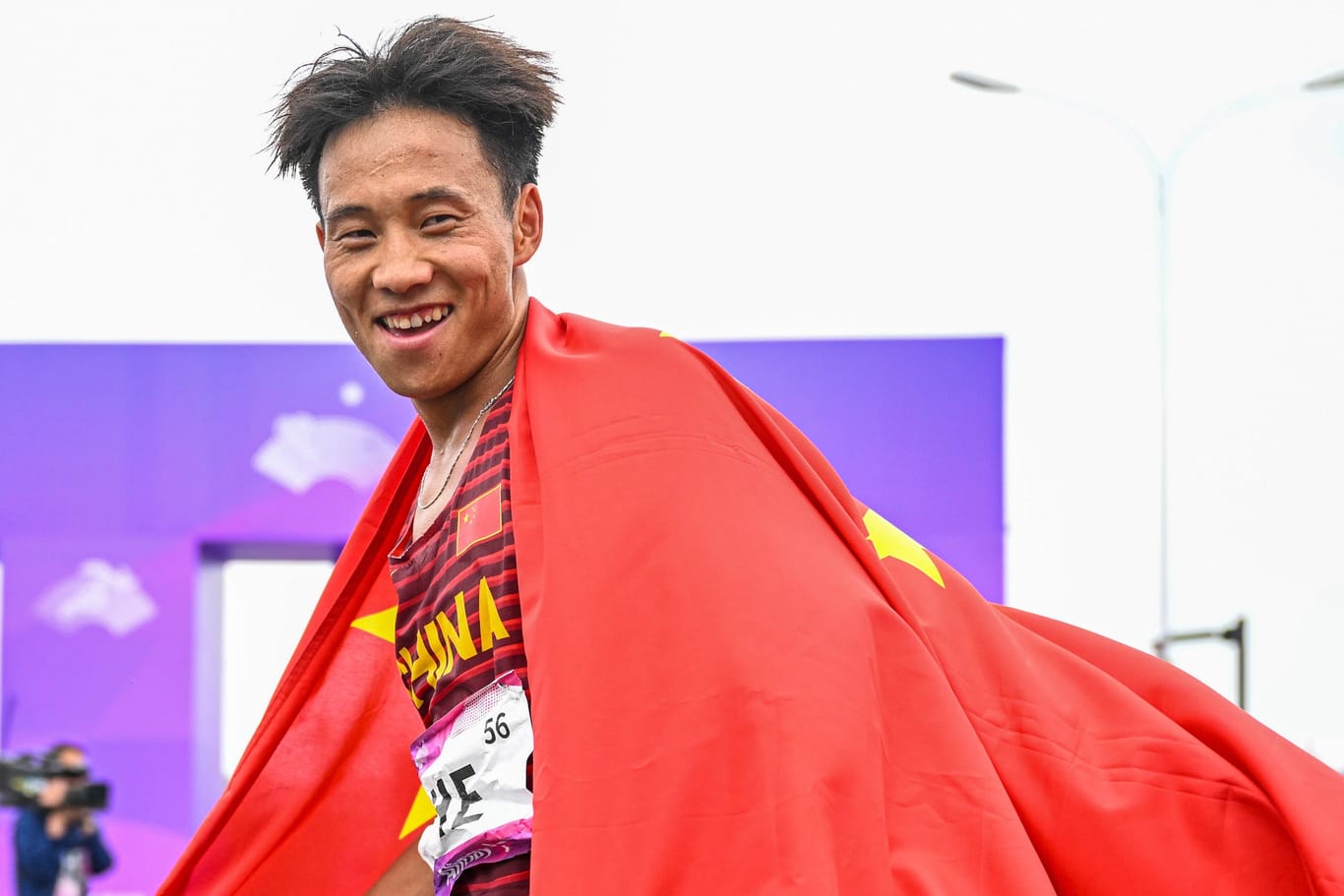 He Jie: Sein Sieg beim Halbmarathon in Peking wird diskutiert – und untersucht.