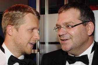 Man kennt sich: Oliver Pocher und Elton beim Deutschen Fernsehpreis 2009.