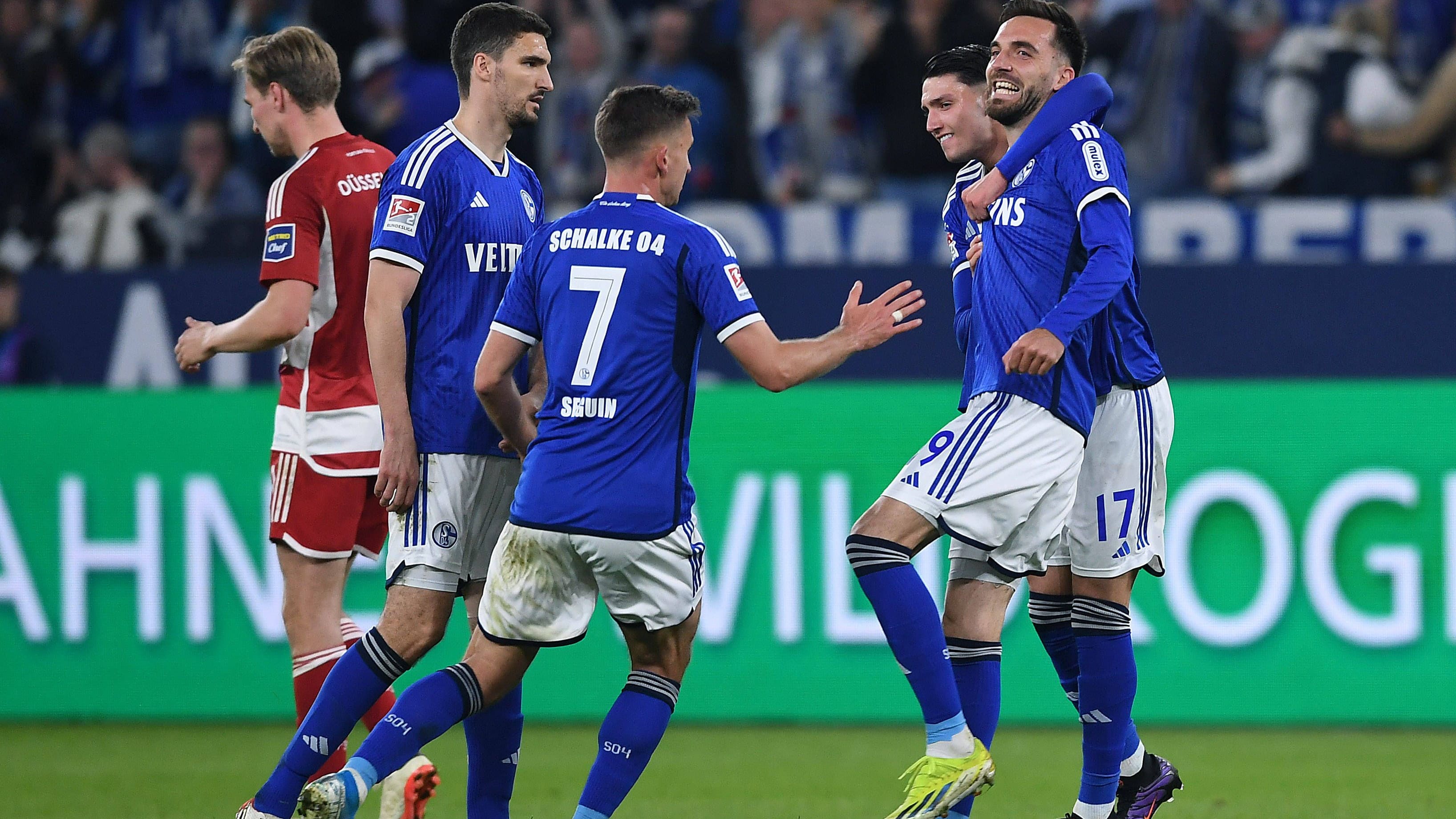 2. Bundesliga: Schalke ärgert Düsseldorf – und macht HSV Hoffnung